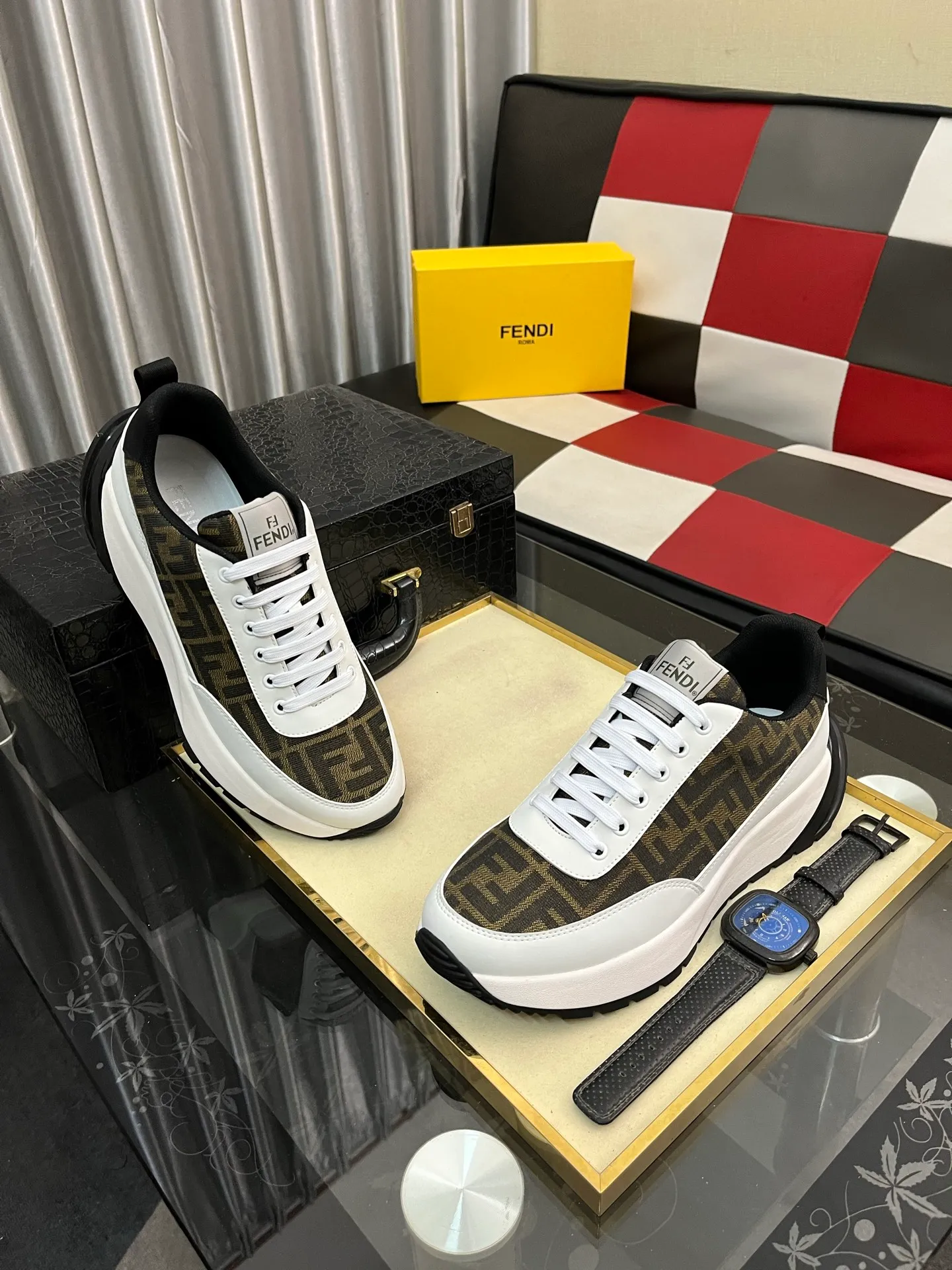 Men's shoes 💰438⌚️⌚️【FENDI】Original quality.~ Unique modern style sneakers. 🏃A must-have casual shoe for trendy men😍😍 Original brand imported from Italy, imported original leather, sheep lining (refuses to discolor and grind feet) Sole: Original sole specially provided by the original factory, French lazy style design ⚠️Fit the foot. Original quality code number: 38-442️⃣Colors available